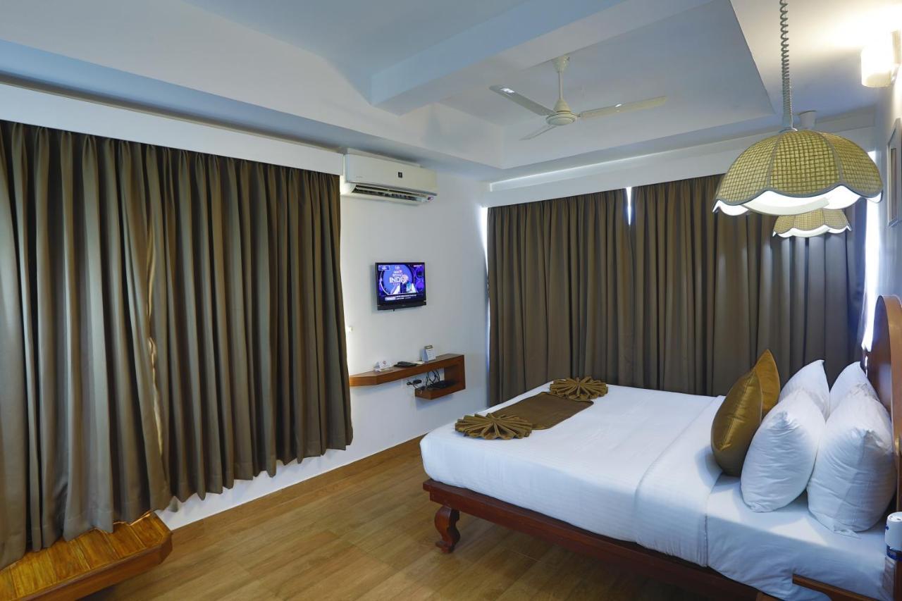 Hotel Panchavady Tiruvalla Exterior photo