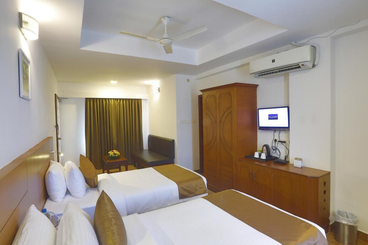 Hotel Panchavady Tiruvalla Exterior photo