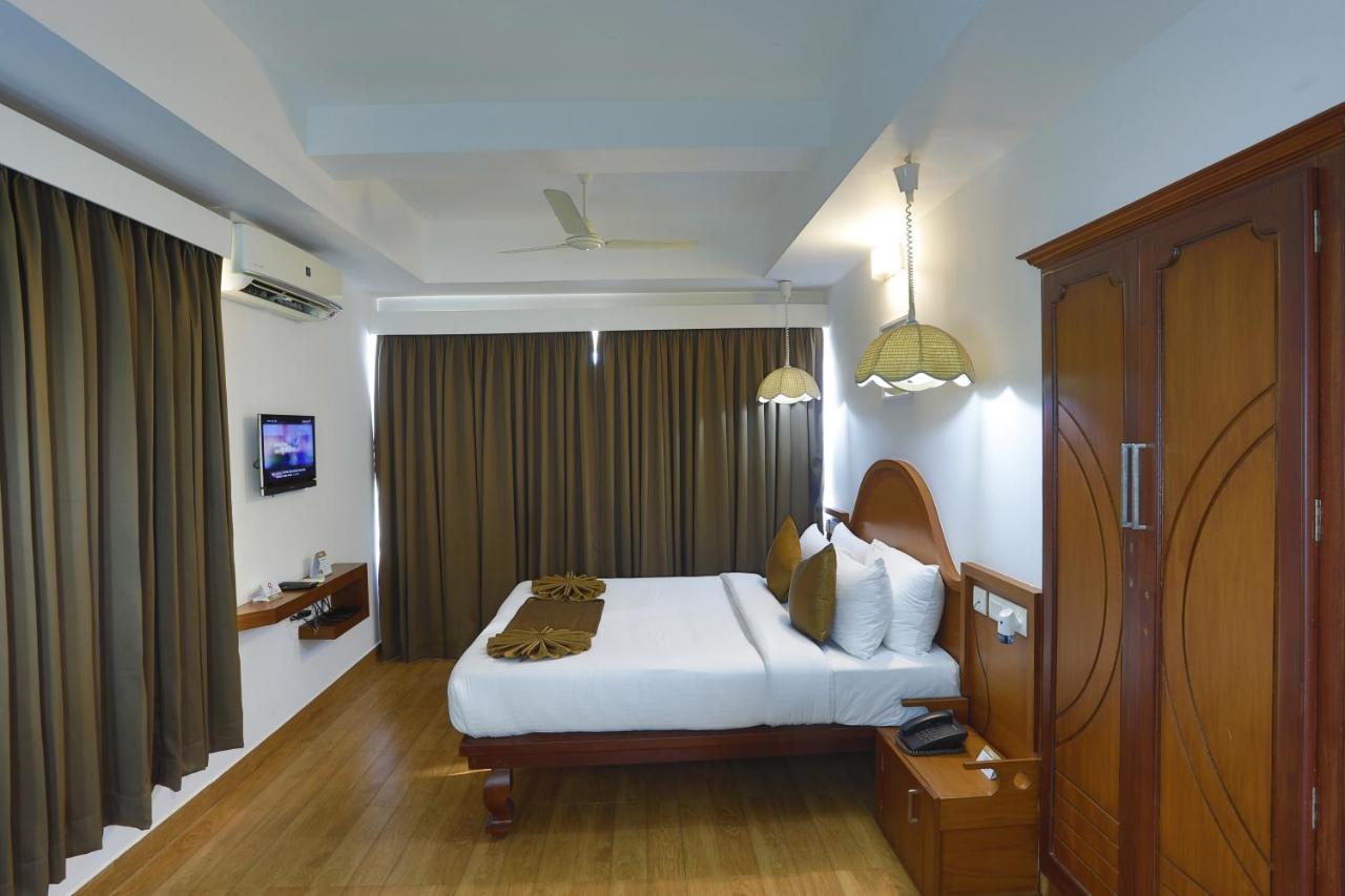 Hotel Panchavady Tiruvalla Exterior photo